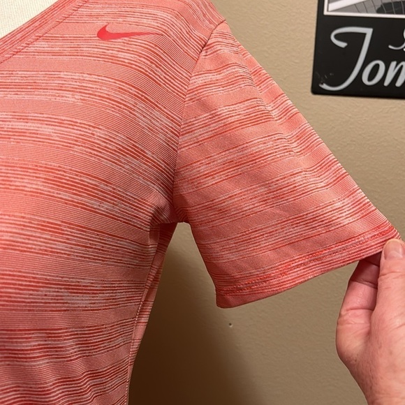 NIKE DRI- Fit Red & White Micro- Striped Short Sleeve T Shirt Women’s Medium - Picture 5 of 9